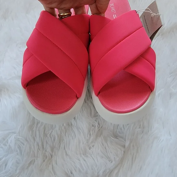 🔥SALE🔥 TOMS Women's, Alpargata Crossover Hot Pink Sandal size 8.5 - Picture 2 of 10